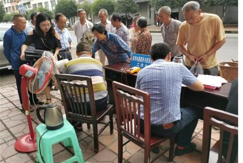 宣汉职业中专学校赴下八镇开展信息技术咨询服务，助力精准脱贫攻坚